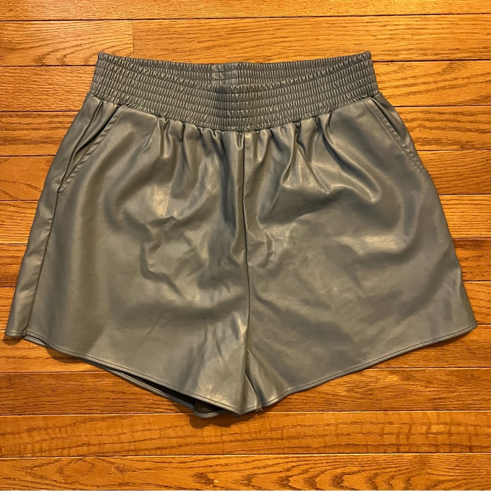 Molly Green women's Gray Green Leather Shorts size‎ large pockets elastic